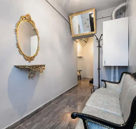 Central Triplex House In Taksim Beyoglu Cihangir