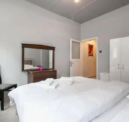 Central Triplex House In Taksim Beyoglu Cihangir Сasa de vacaciones Estambul