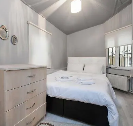 Central Triplex House In Taksim Beyoglu Cihangir Сasa de vacaciones Estambul
